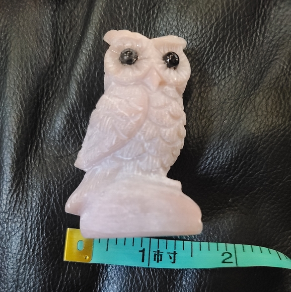 Milk pink Rhodonite & Onyx carved owl statue 3" - Picture 2 of 6